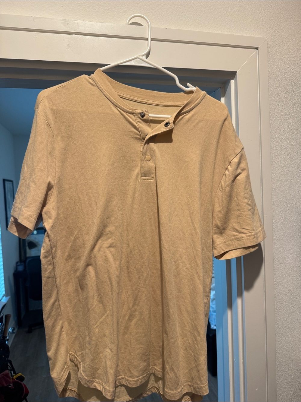 Men's Stylus Short-Sleeve Henley Shirt - Tan